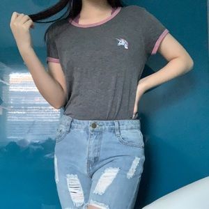 🦋Soft gray & pink tee shirt w/ embroidered unicorn